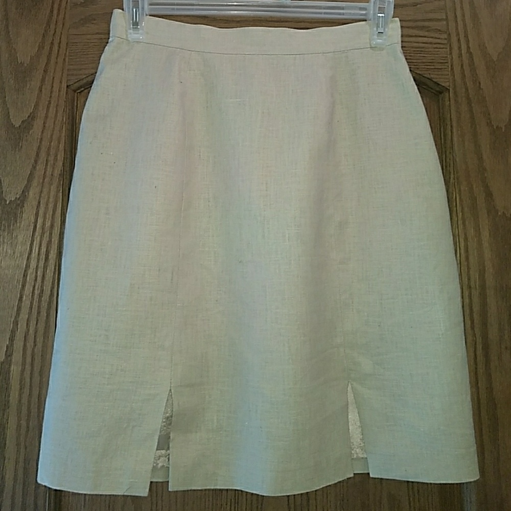 Short pencil skirt